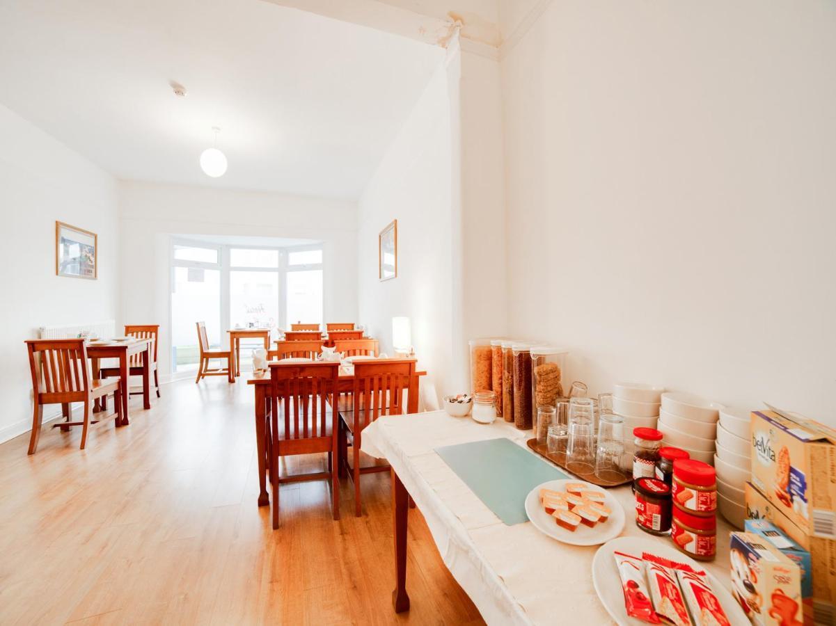 Hotel Sea Breeze Клактон-он-Си Экстерьер фото